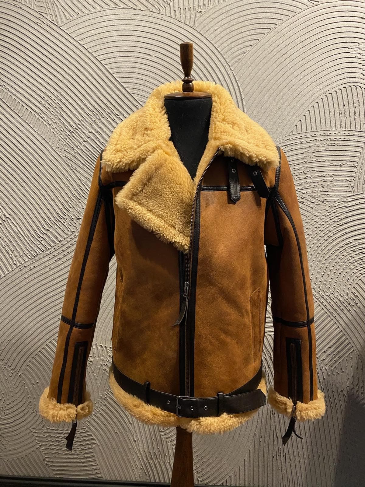 ILSE atelier and leather craft — moment 10