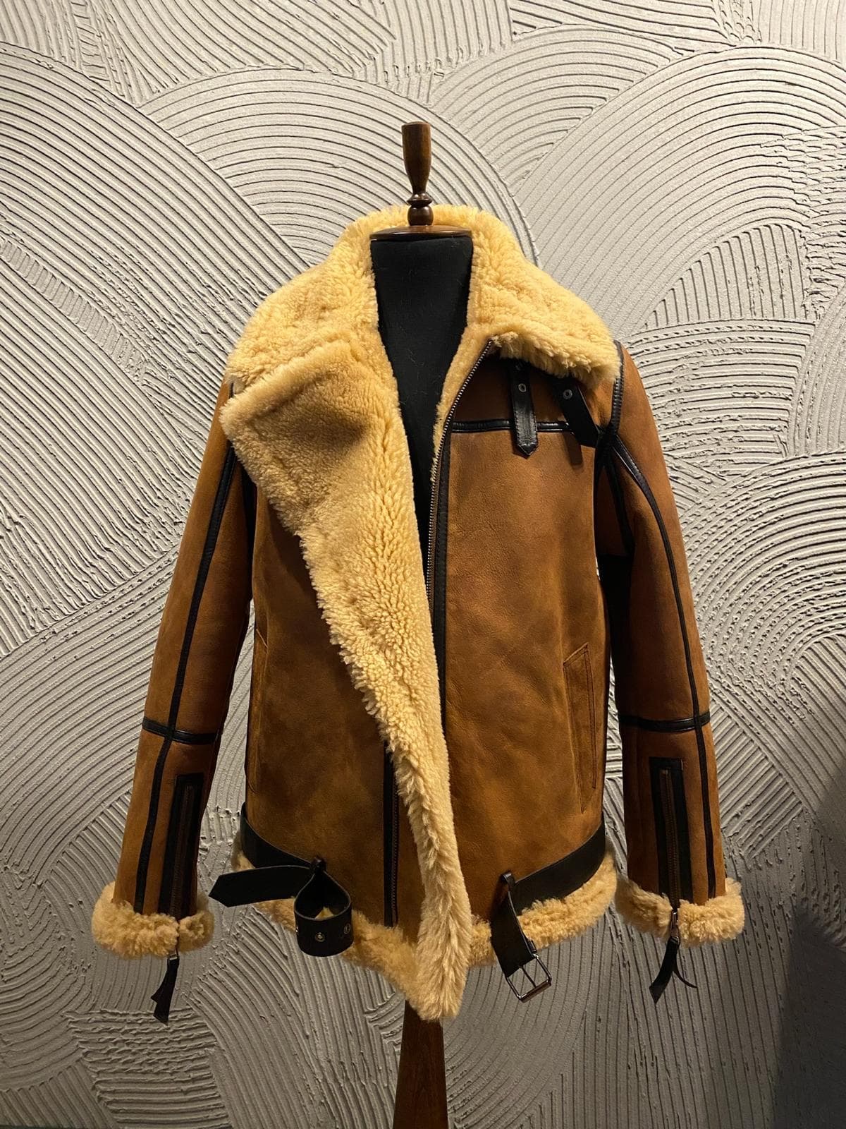 ILSE atelier and leather craft — moment 12