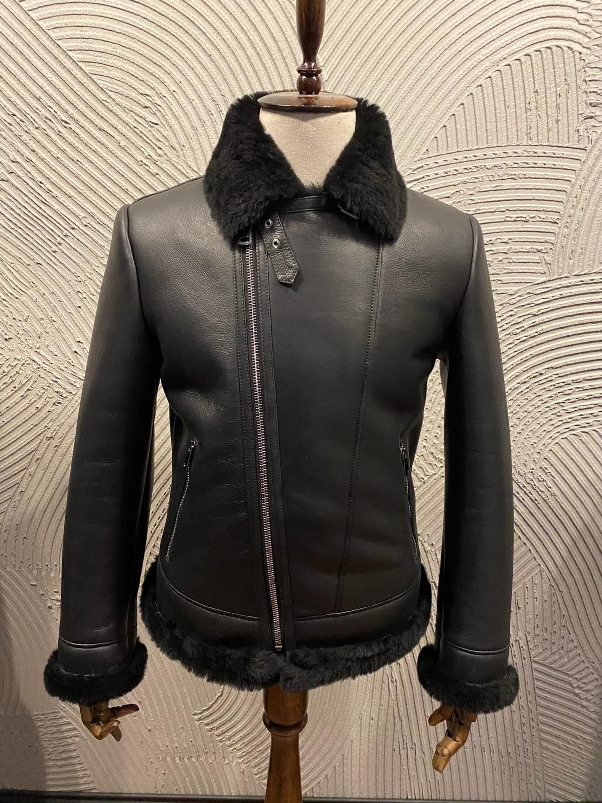 ILSE atelier and leather craft — moment 7