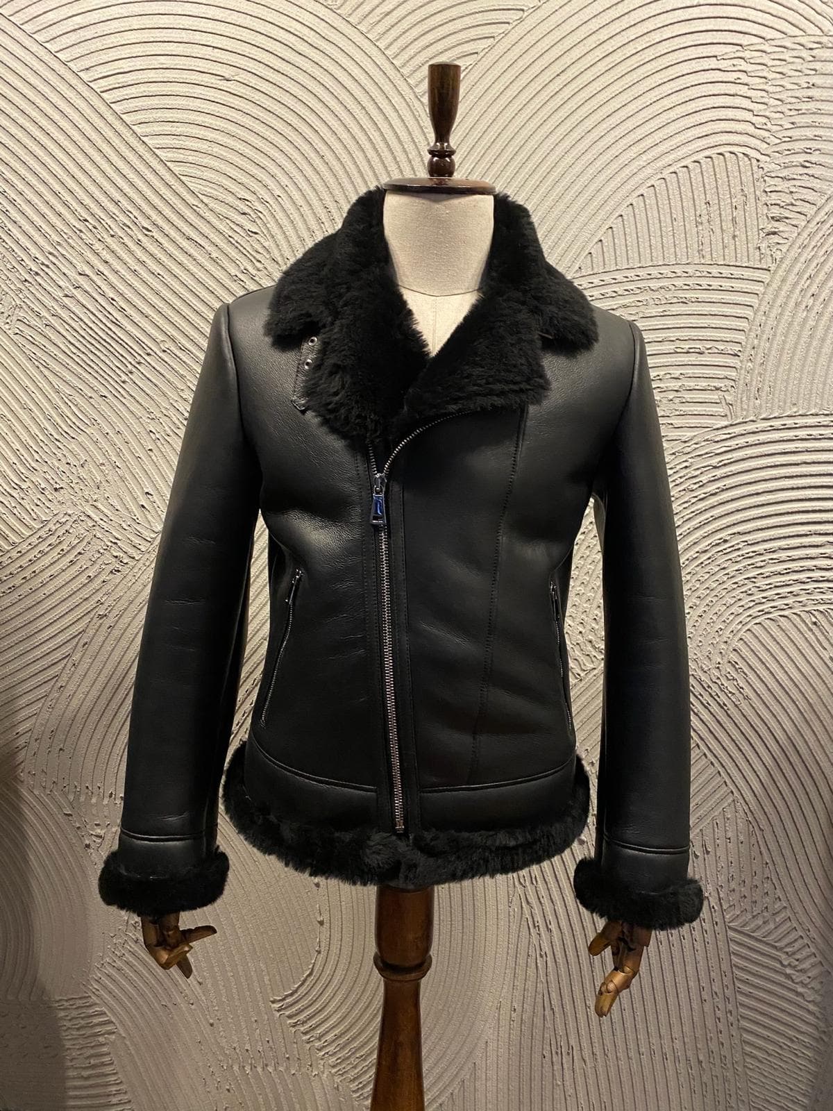 ILSE atelier and leather craft — moment 8